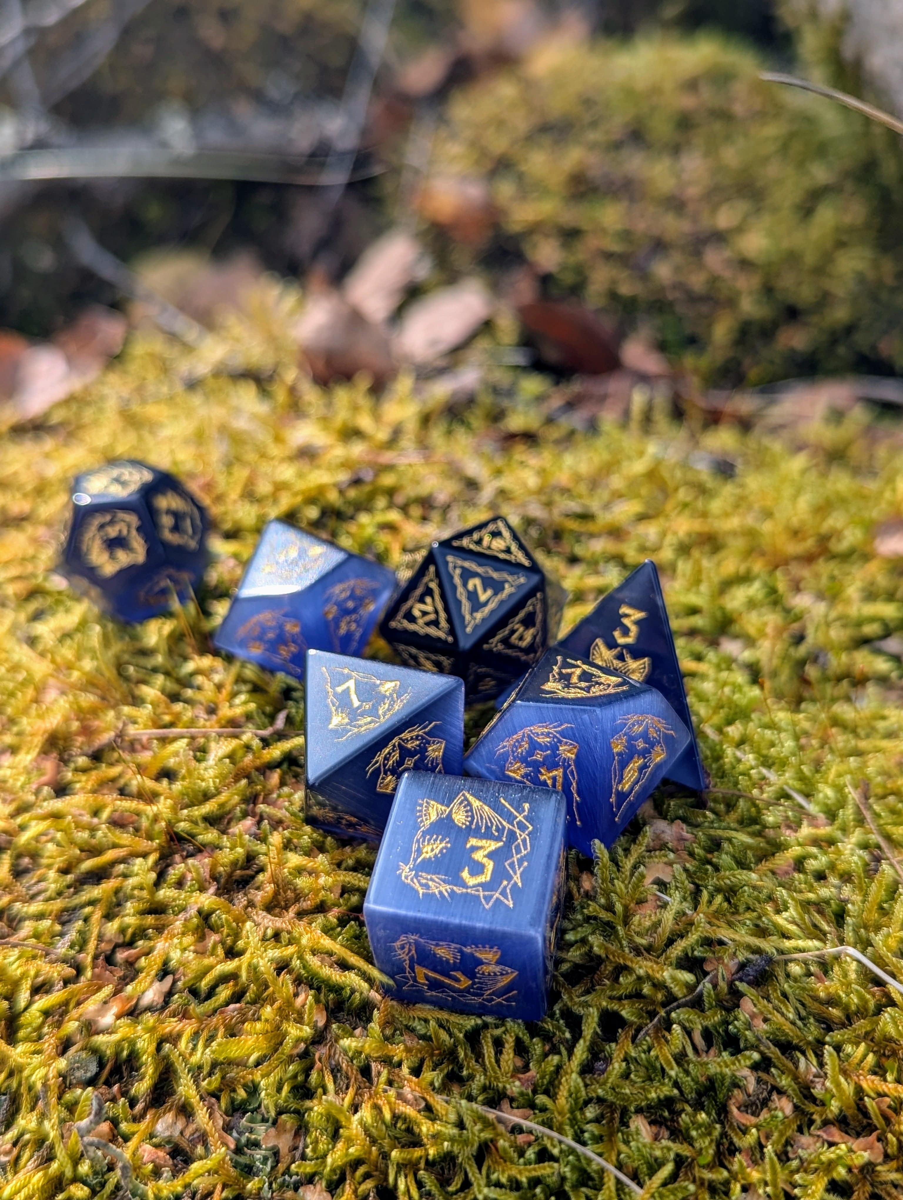 NordicDice Ædelsten og Krystal Purple cat eye - Rollespilsterninger ædelsten