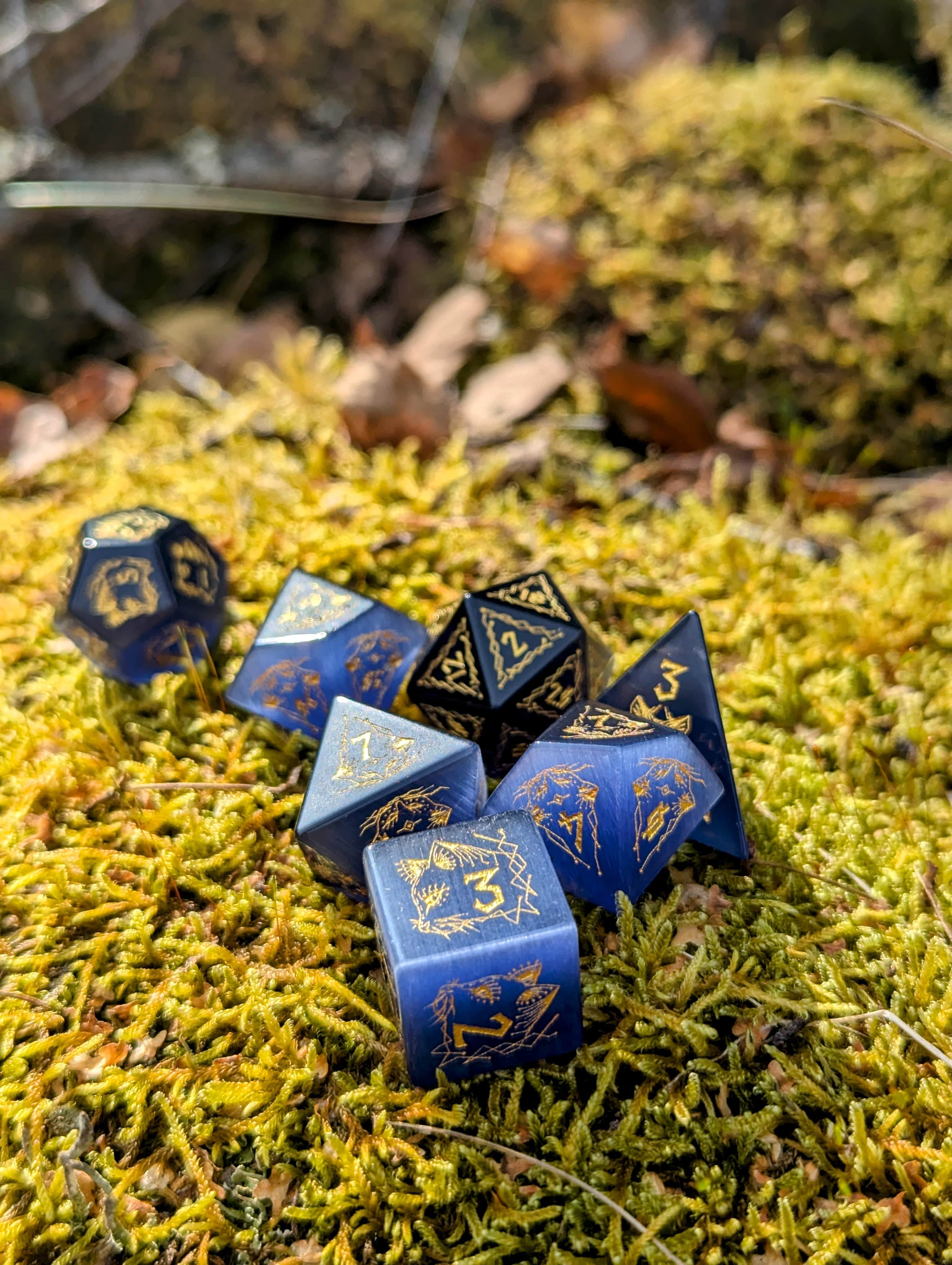 NordicDice Ædelsten og Krystal Purple cat eye - Rollespilsterninger ædelsten