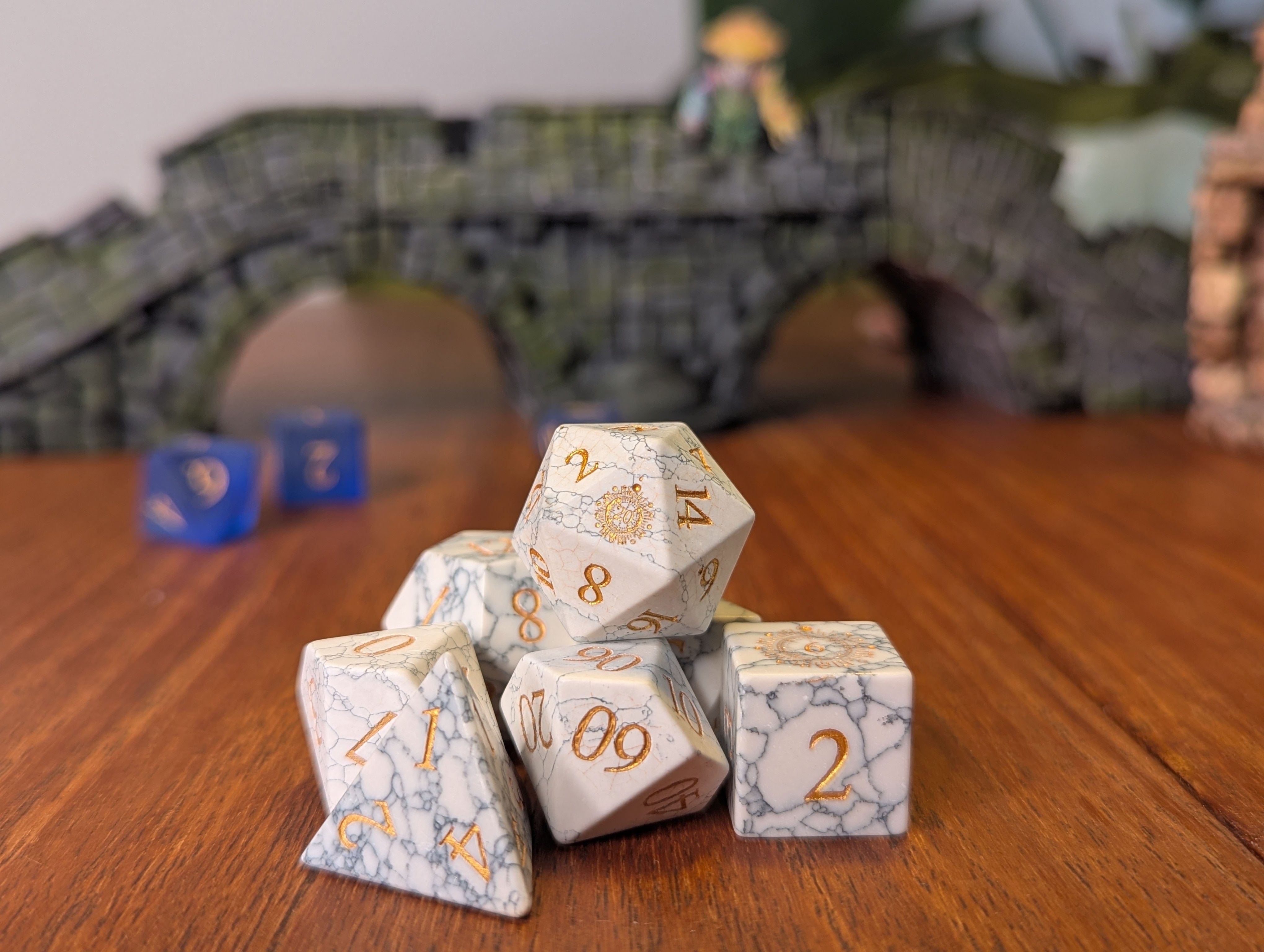 NordicDice Ædelsten og Krystal White Howlite - roleplaying dice Exclusive