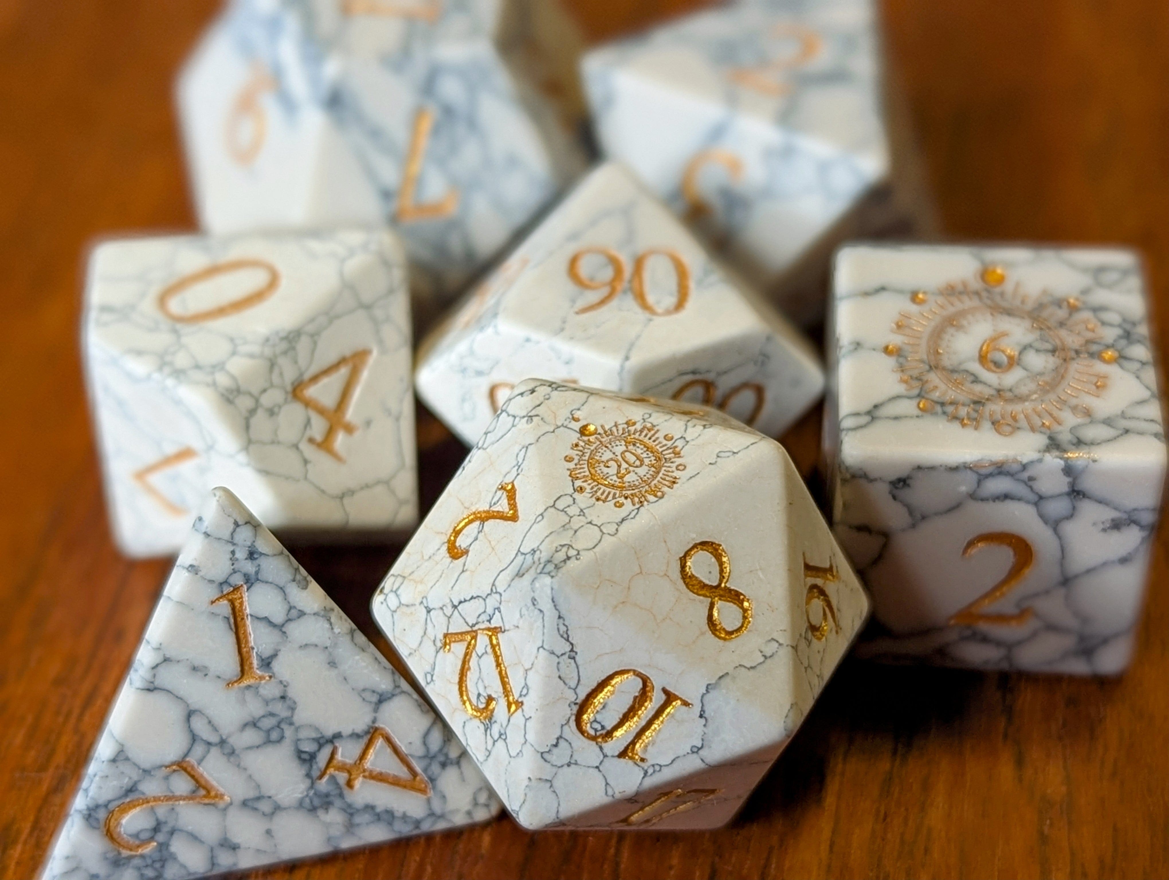 NordicDice Ædelsten og Krystal White Howlite - roleplaying dice Exclusive