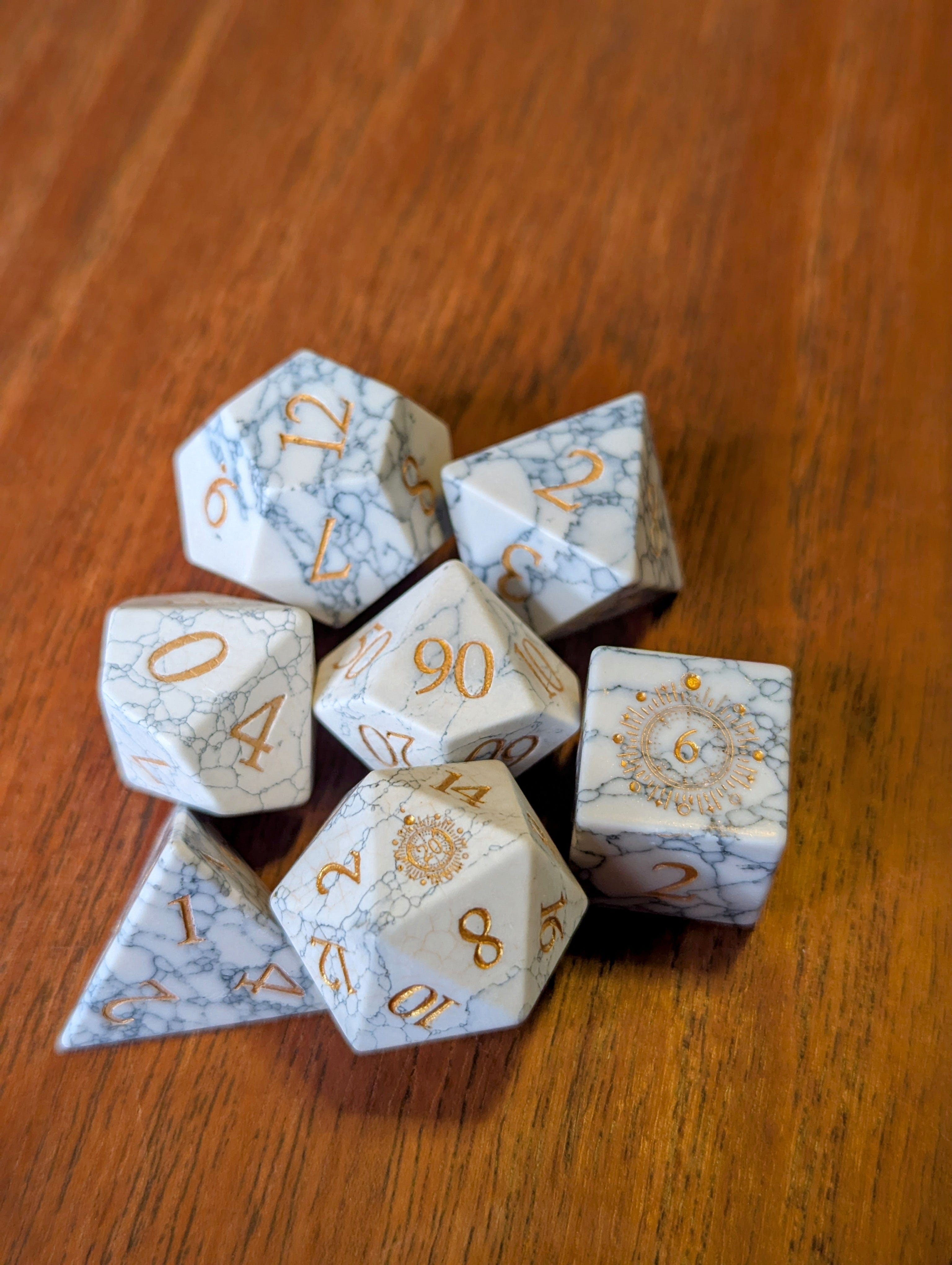 NordicDice Ædelsten og Krystal White Howlite - roleplaying dice Exclusive