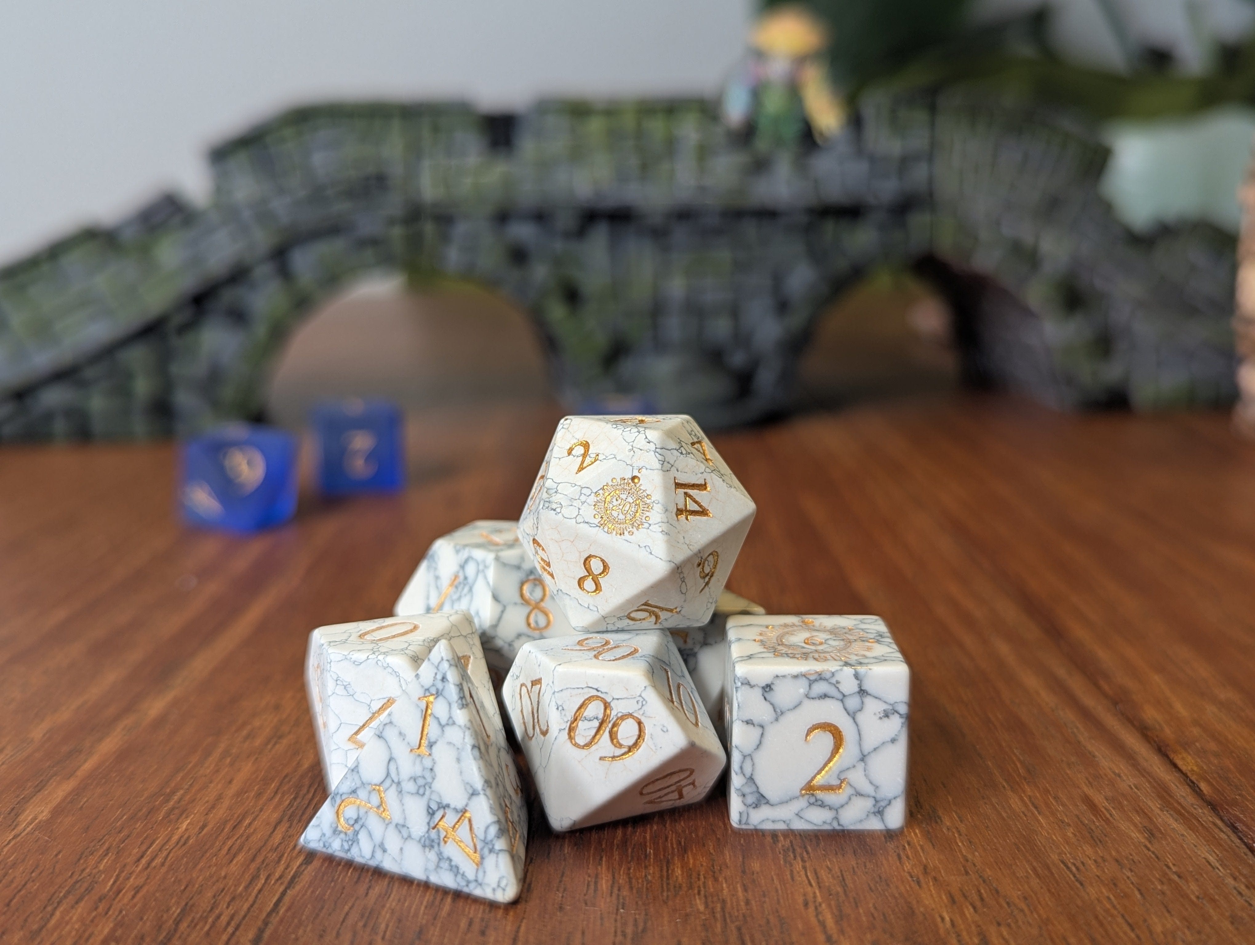 NordicDice Ædelsten og Krystal White Howlite - roleplaying dice Exclusive