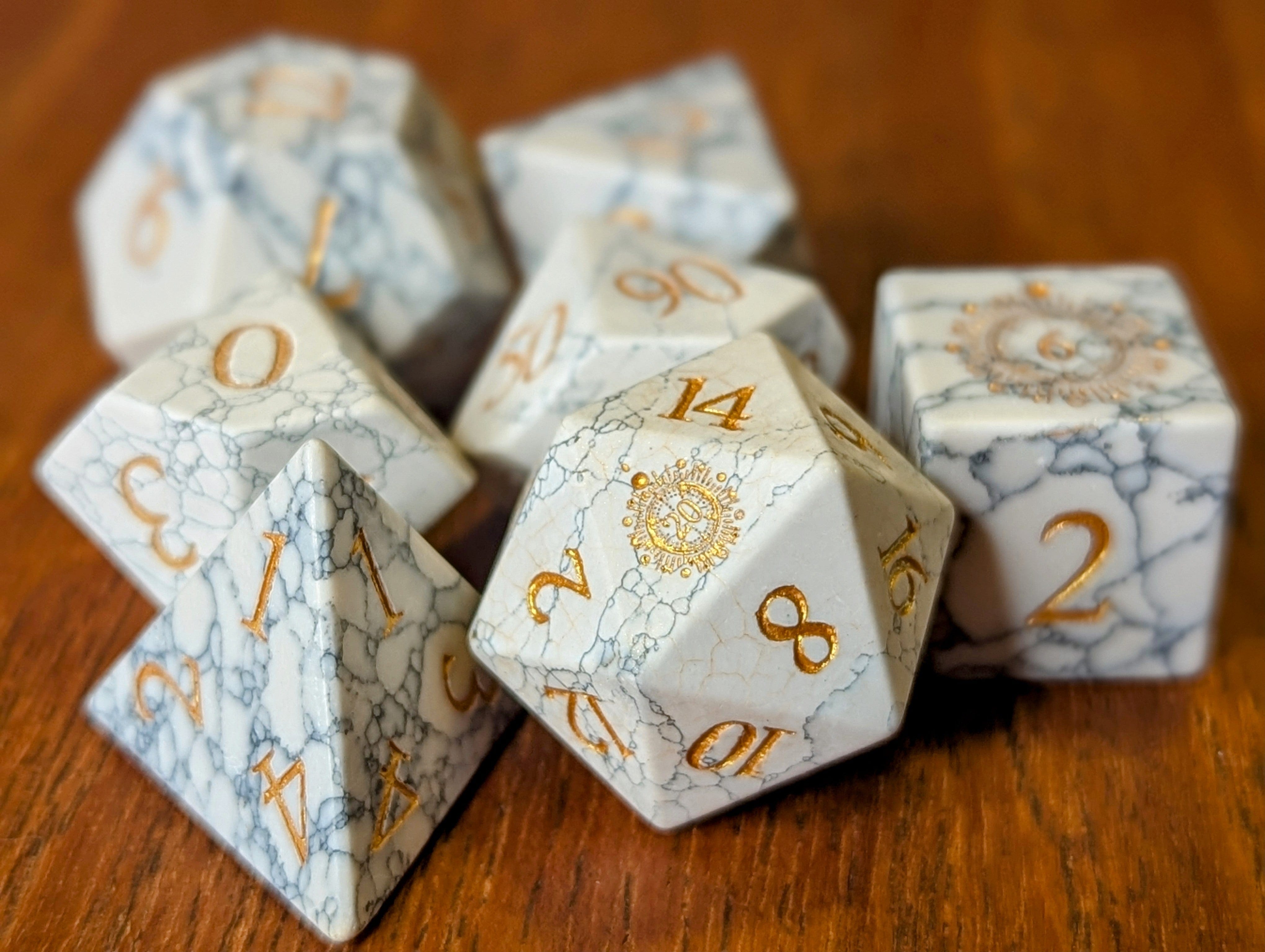 NordicDice Ædelsten og Krystal White Howlite - roleplaying dice Exclusive