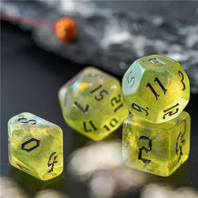 NordicDice Akryl og Resin Gul glimmer - D&D starter terningesæt