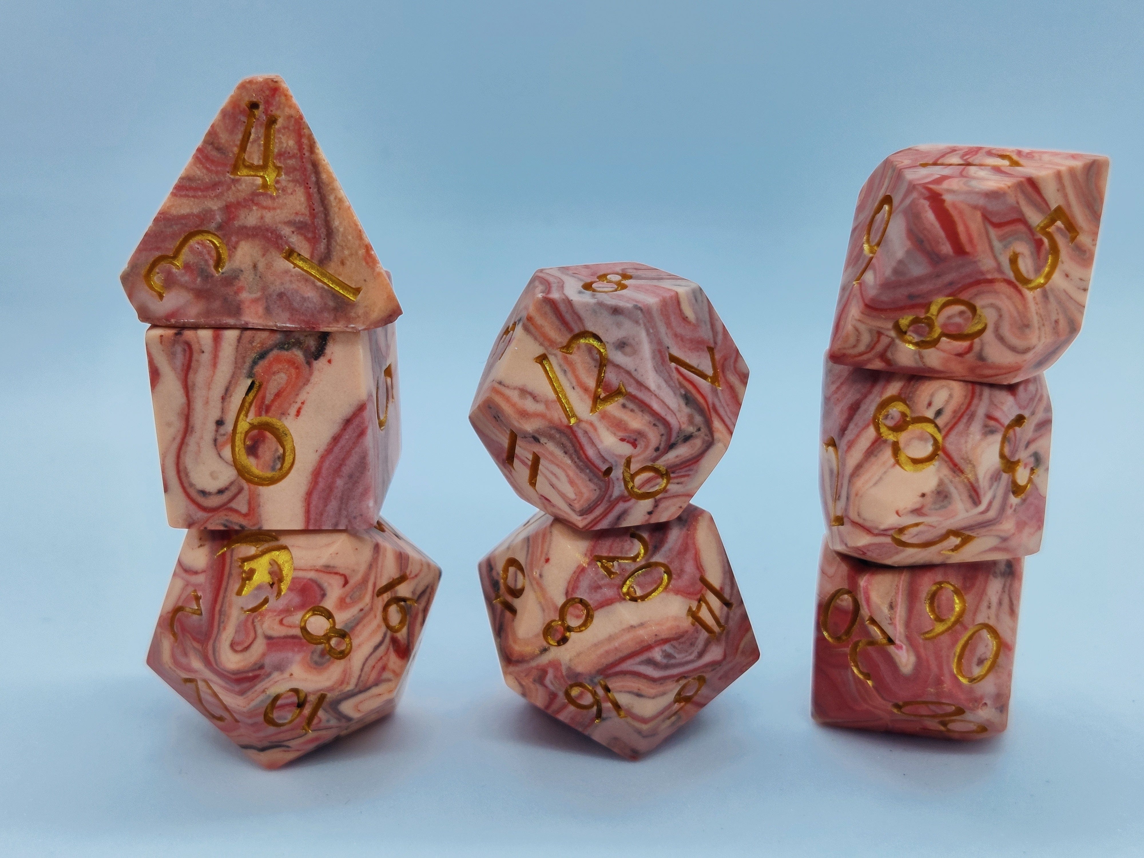 Nordicdice_X_Thydice Nordicdice_& Red marble - Jesmonite terningesæt