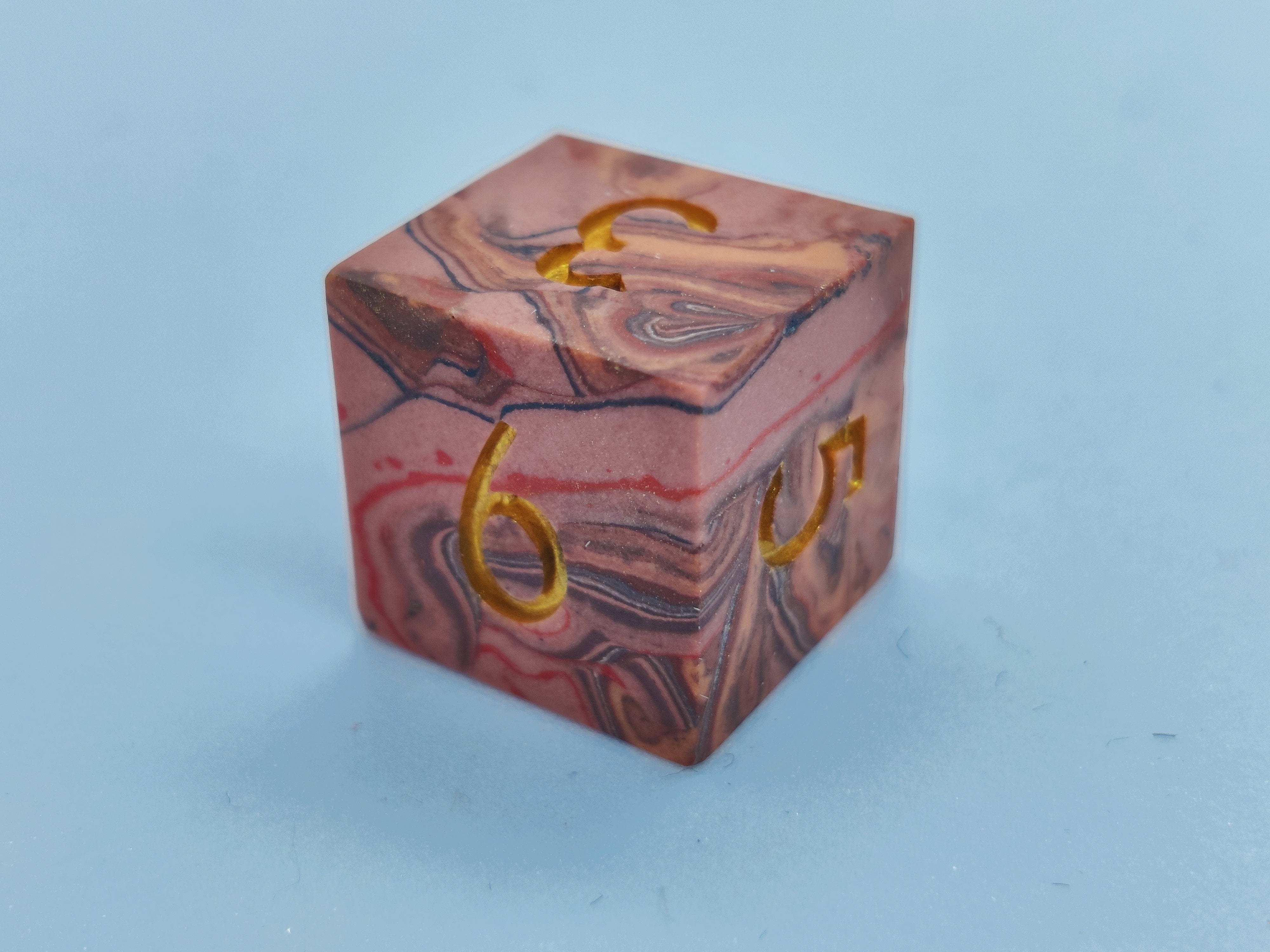 Nordicdice_X_Thydice Nordicdice_& Red marble - Jesmonite terningesæt