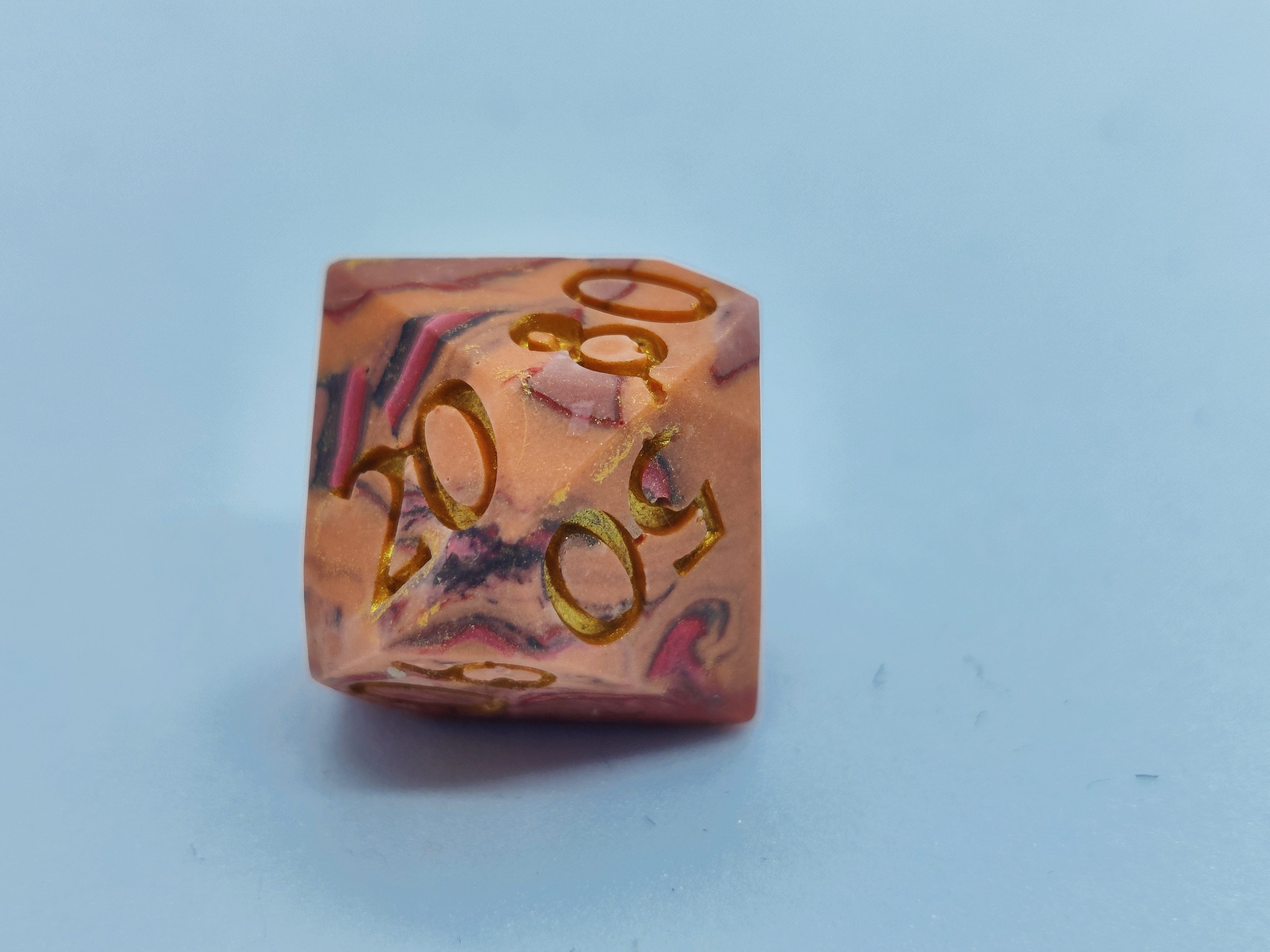 Nordicdice_X_Thydice Nordicdice_& Red marble - Jesmonite terningesæt