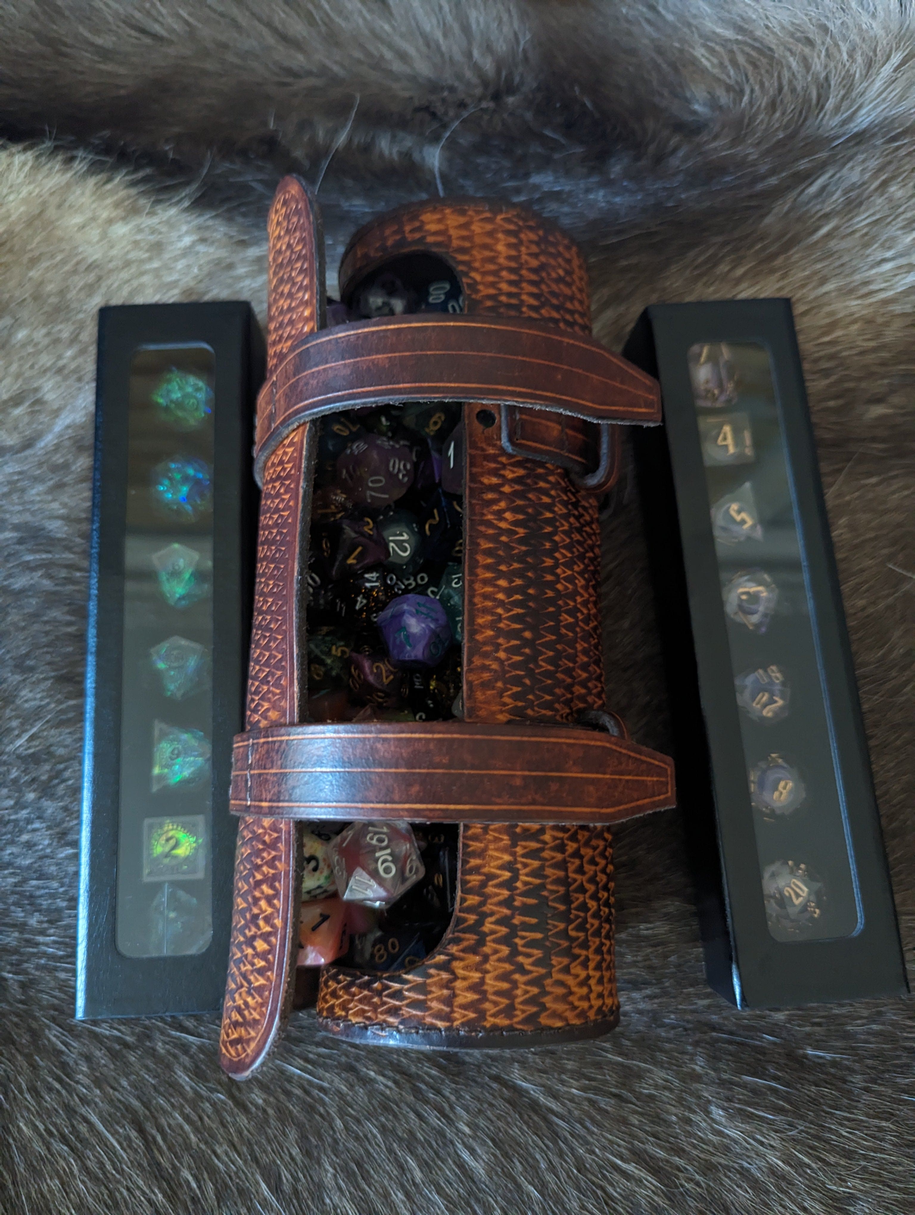 NordicDice Accessories, bøger etc Håndlavet læder scroll dice bag - Kimba