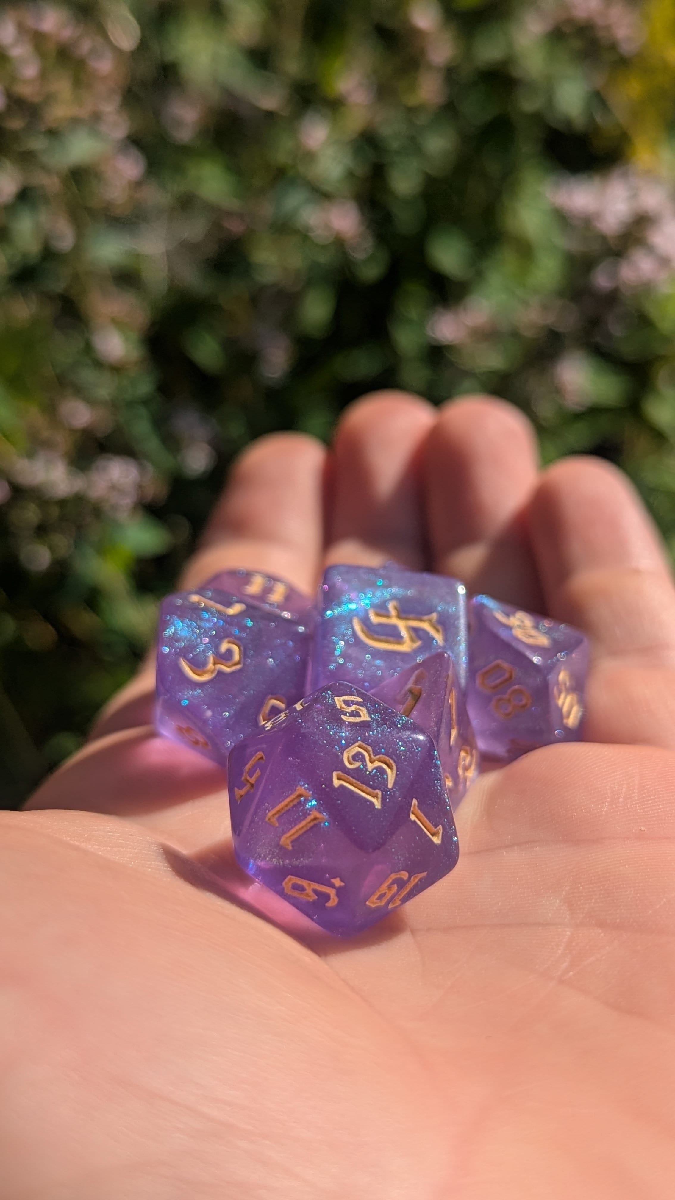 NordicDice Akryl og Resin Lilla blomme - D&D starter  terningesæt