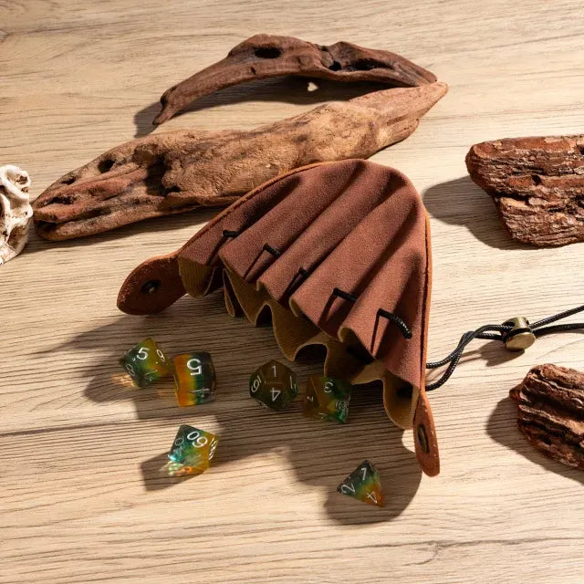 NordicDice Dice bag Eventyrerens pung –  lille sort terningepose i PU-læder