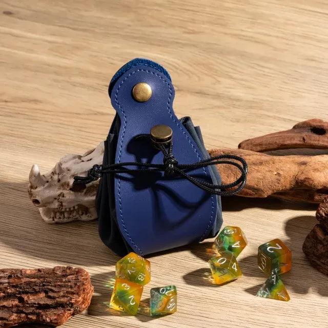 NordicDice Dice bag Eventyrerens pung –  lille sort terningepose i PU-læder