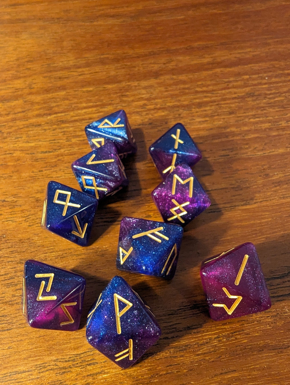 Star futhark rune dice - d8