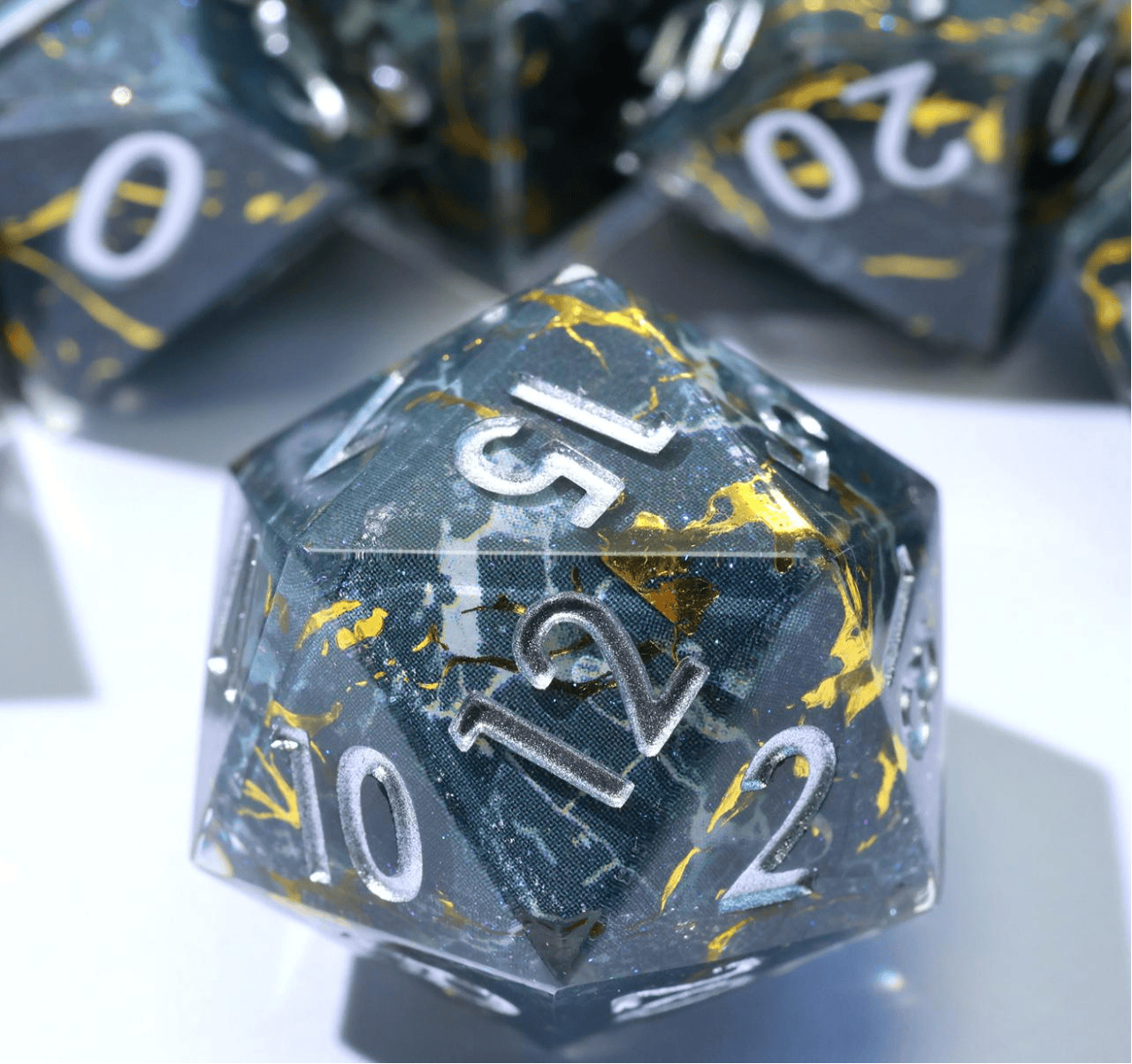 NordicDice Sharp Dice Dark Gold vein - rollespilsterninger d&d