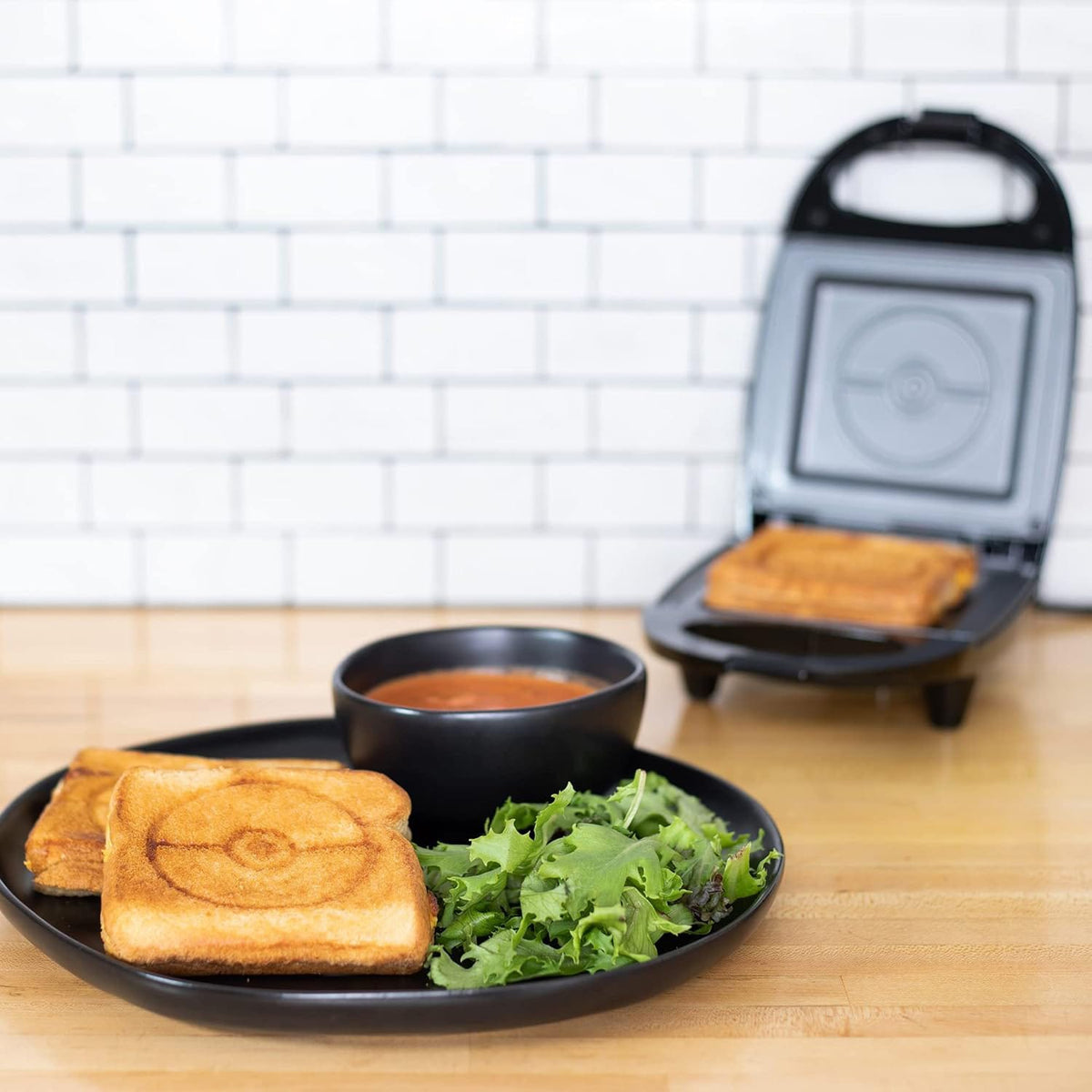 Uncanny Brands Pokémon Pokémon Panini Sandwich Maker - Poké Ball